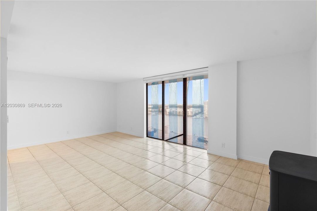 For Sale: $285,000 (2 beds, 2 baths, 1322 Square Feet)