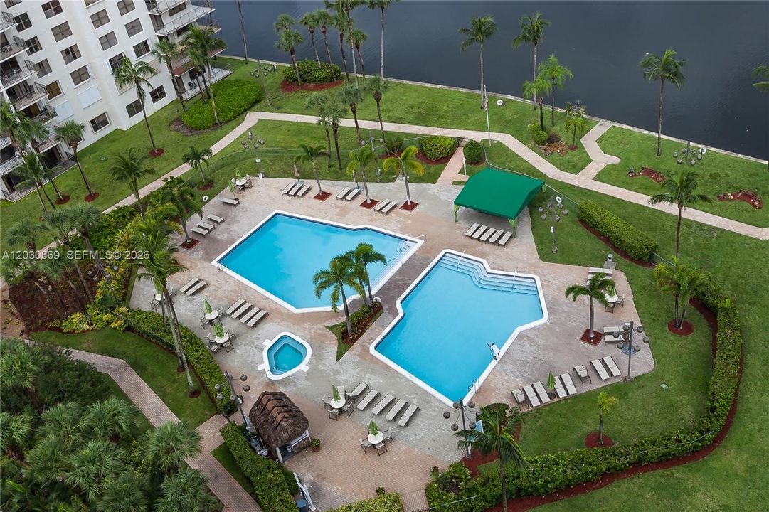 For Sale: $285,000 (2 beds, 2 baths, 1322 Square Feet)