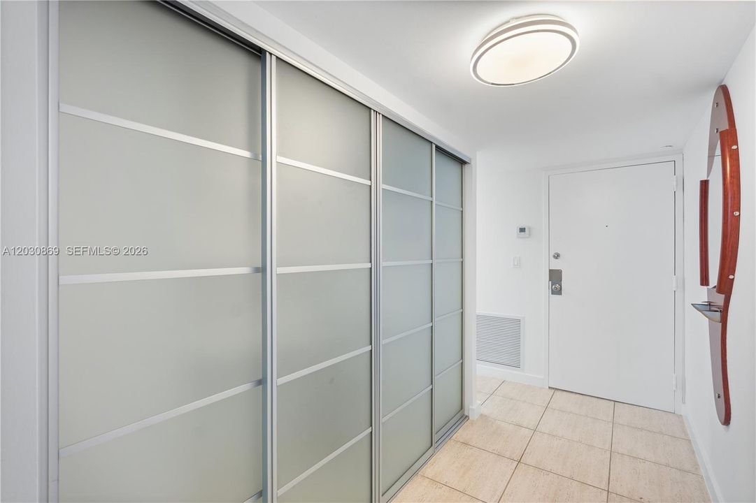 For Sale: $285,000 (2 beds, 2 baths, 1322 Square Feet)