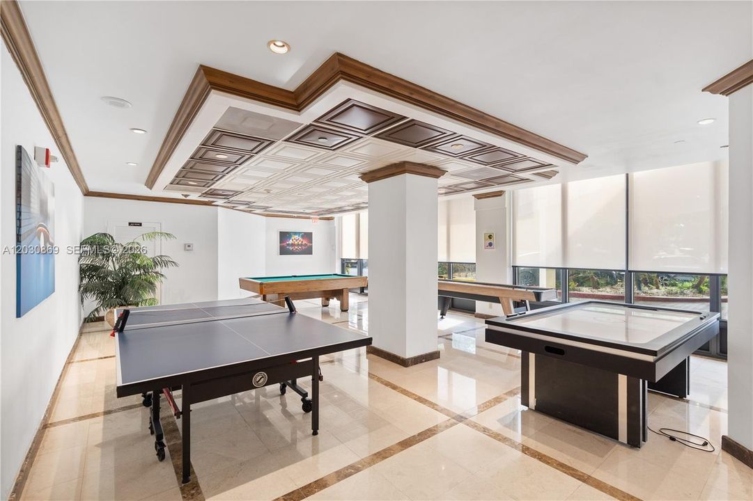 For Sale: $285,000 (2 beds, 2 baths, 1322 Square Feet)