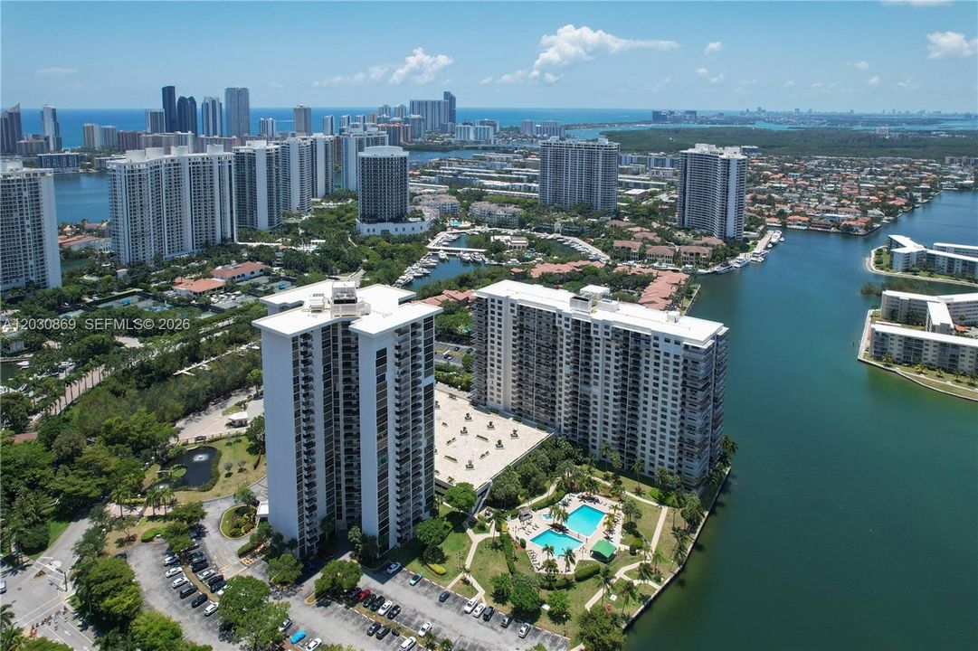 For Sale: $285,000 (2 beds, 2 baths, 1322 Square Feet)