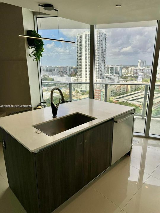 For Rent: $5,750 (2 beds, 2 baths, 1178 Square Feet)