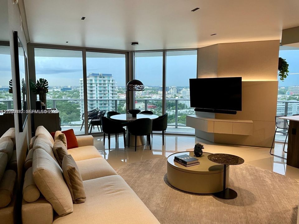 For Rent: $5,750 (2 beds, 2 baths, 1178 Square Feet)