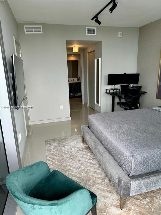 For Rent: $5,750 (2 beds, 2 baths, 1178 Square Feet)