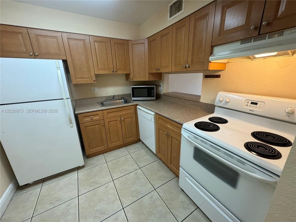 В аренду: $1,900 (1 спален, 1 ванн, 810 Квадратных фут)