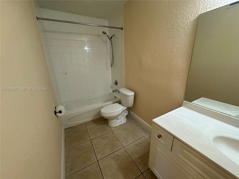 В аренду: $1,900 (1 спален, 1 ванн, 810 Квадратных фут)