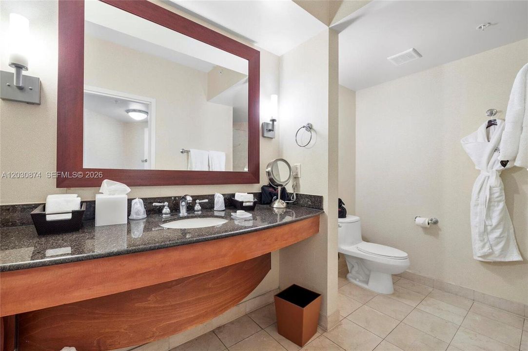 For Sale: $220,000 (0 beds, 1 baths, 551 Square Feet)