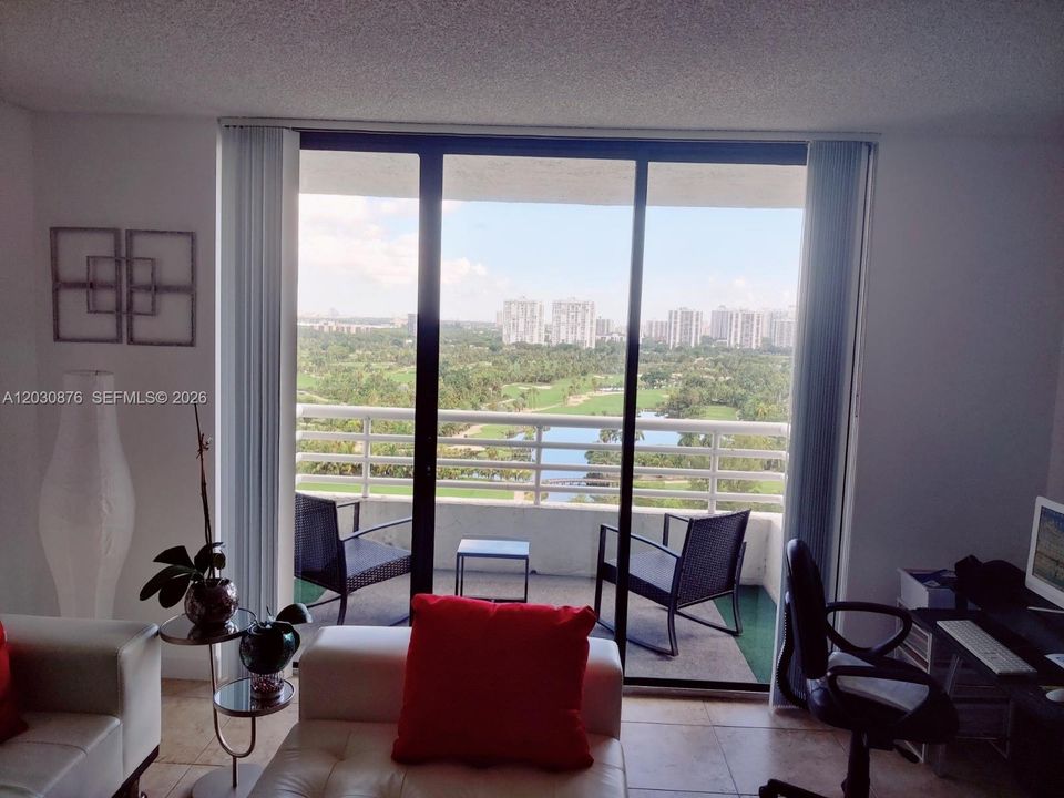 В аренду: $2,700 (2 спален, 2 ванн, 1062 Квадратных фут)