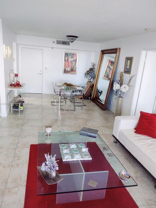 В аренду: $2,700 (2 спален, 2 ванн, 1062 Квадратных фут)