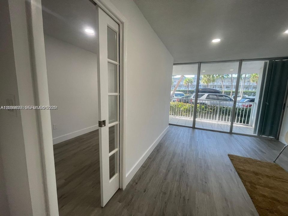 В аренду: $1,800 (0 спален, 1 ванн, 577 Квадратных фут)
