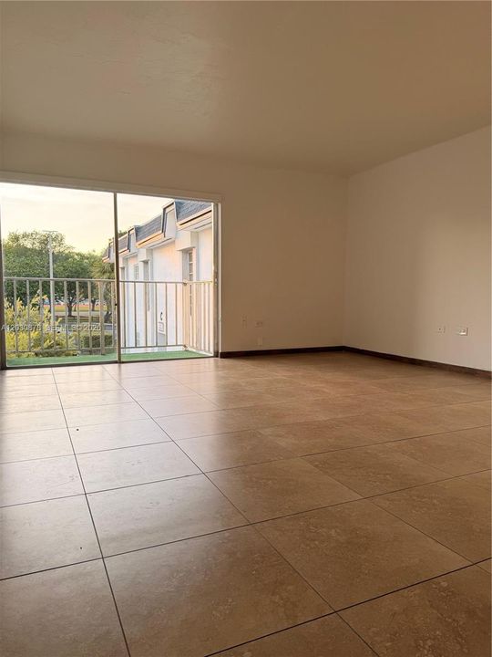 For Rent: $2,550 (2 beds, 1 baths, 763 Square Feet)