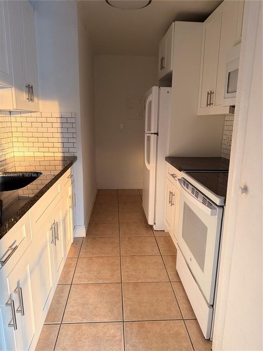 For Rent: $2,550 (2 beds, 1 baths, 763 Square Feet)