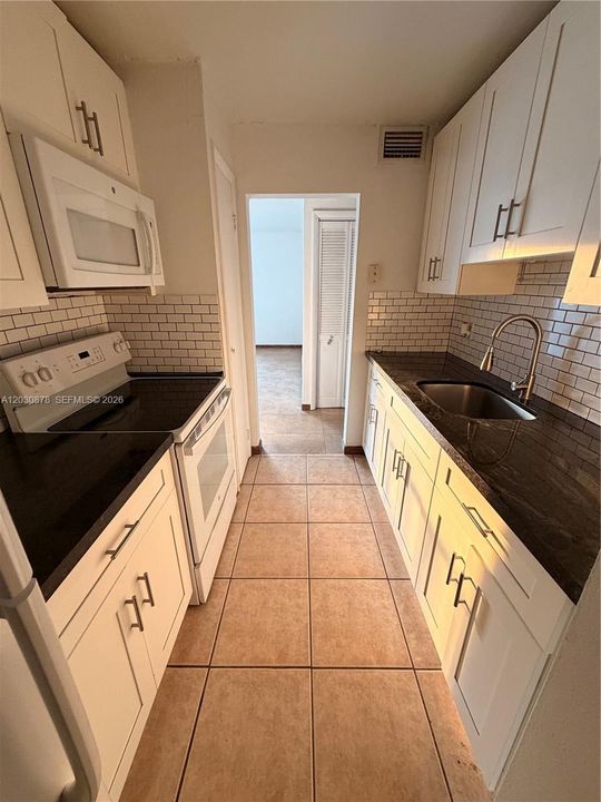 For Rent: $2,550 (2 beds, 1 baths, 763 Square Feet)