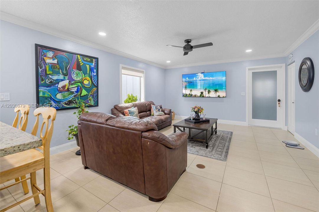 For Rent: $4,150 (4 beds, 2 baths, 1988 Square Feet)