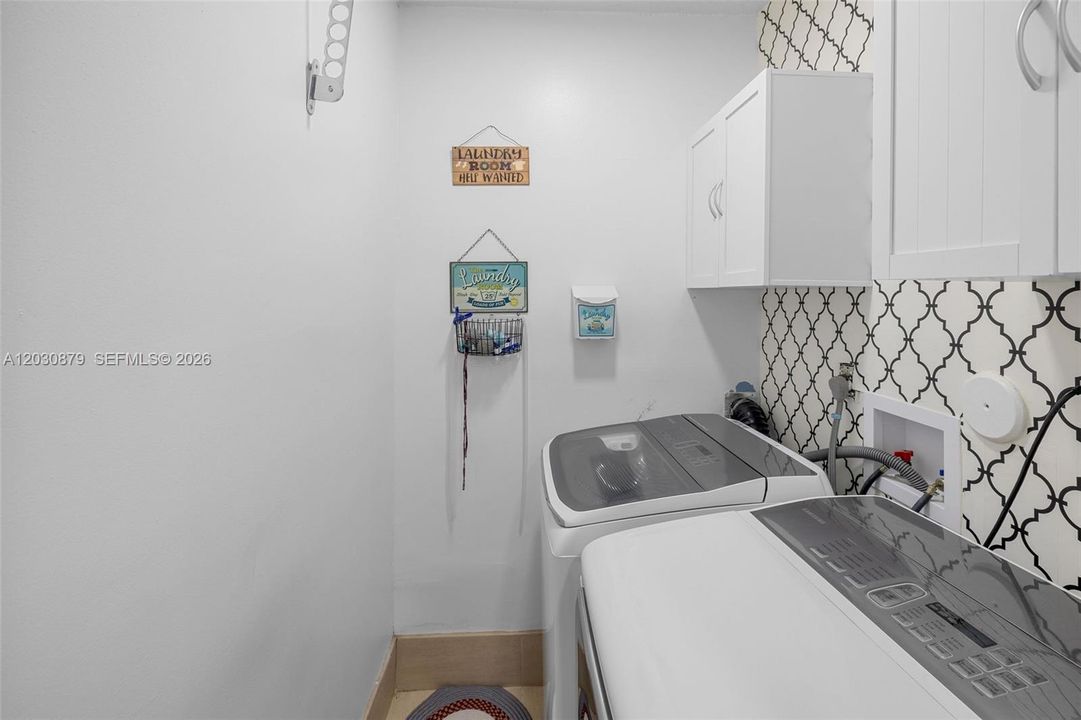 For Rent: $4,150 (4 beds, 2 baths, 1988 Square Feet)