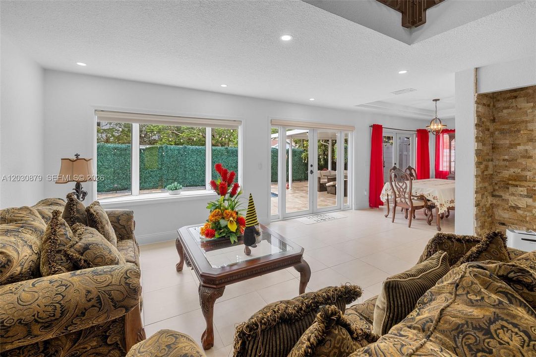For Rent: $4,150 (4 beds, 2 baths, 1988 Square Feet)