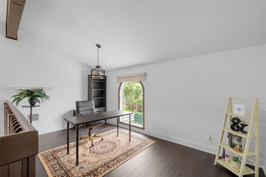 For Rent: $4,150 (4 beds, 2 baths, 1988 Square Feet)