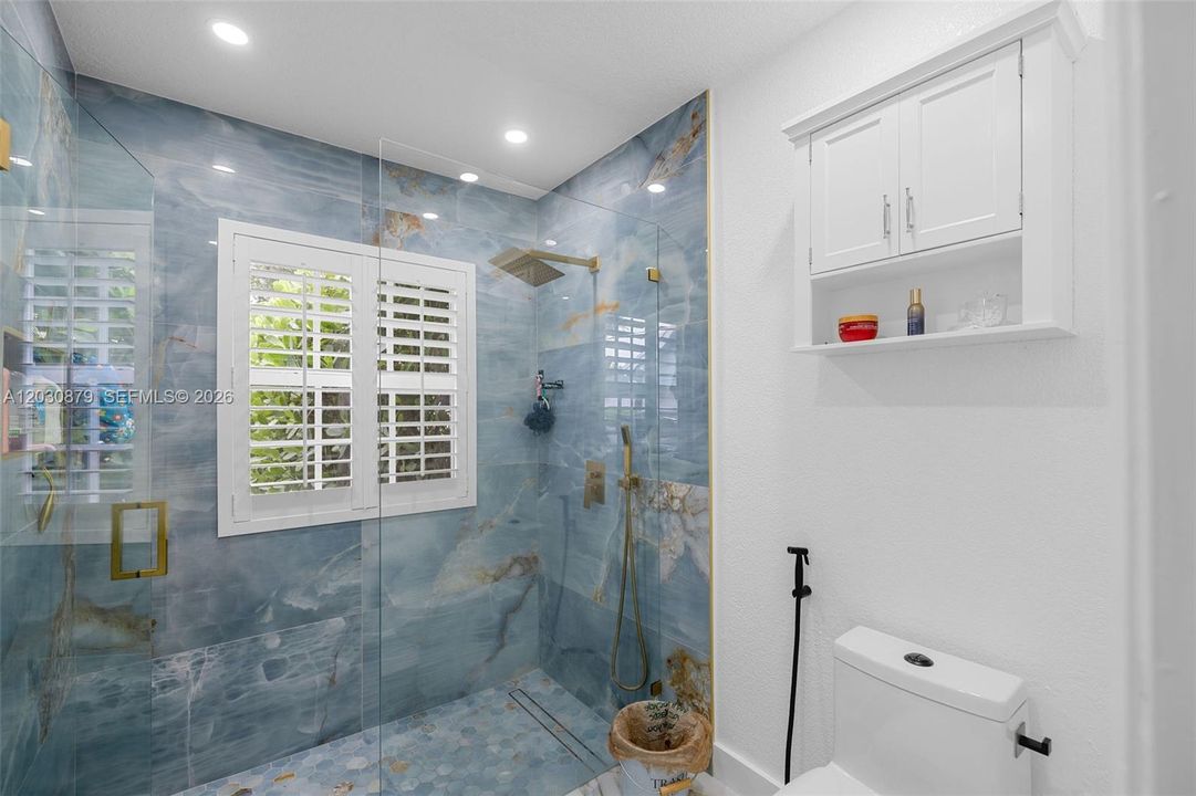 For Rent: $4,150 (4 beds, 2 baths, 1988 Square Feet)