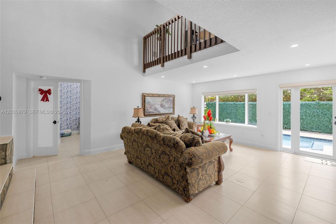 For Rent: $4,150 (4 beds, 2 baths, 1988 Square Feet)