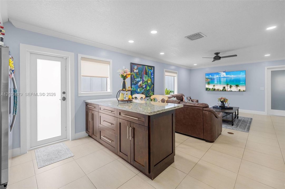 For Rent: $4,150 (4 beds, 2 baths, 1988 Square Feet)