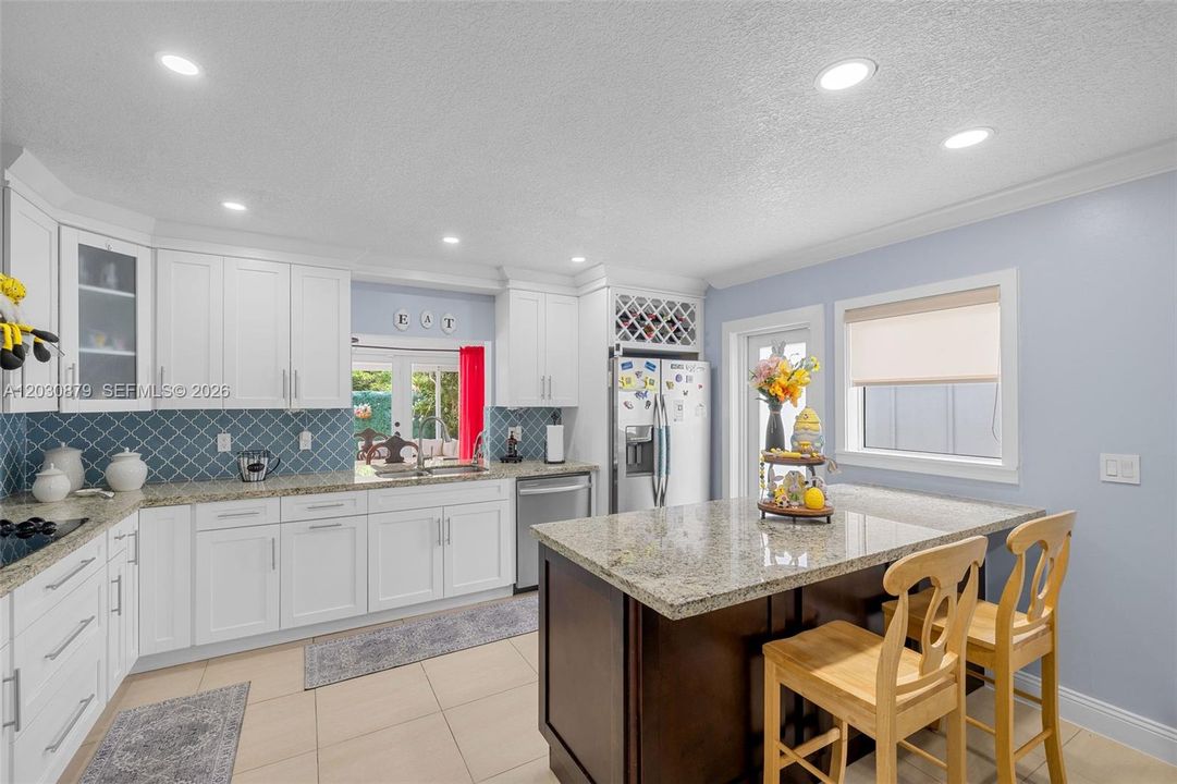 For Rent: $4,150 (4 beds, 2 baths, 1988 Square Feet)