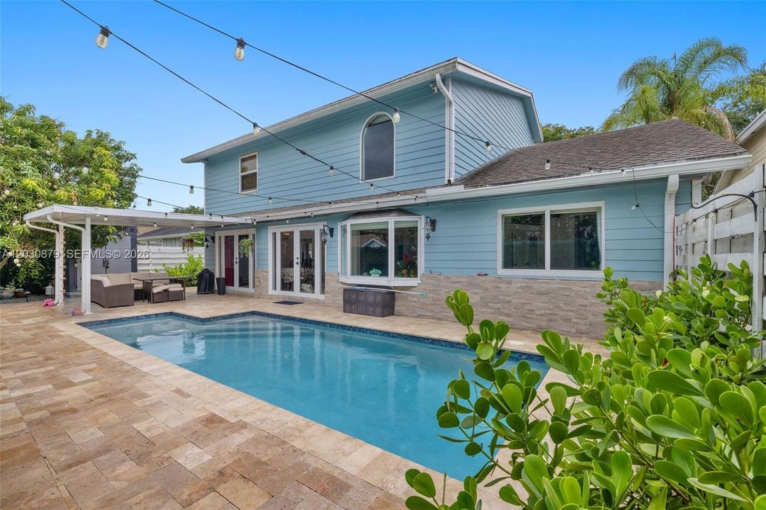 For Rent: $4,150 (4 beds, 2 baths, 1988 Square Feet)