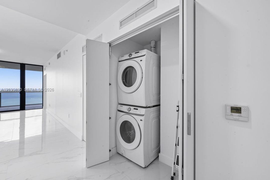 В аренду: $9,400 (2 спален, 3 ванн, 1792 Квадратных фут)