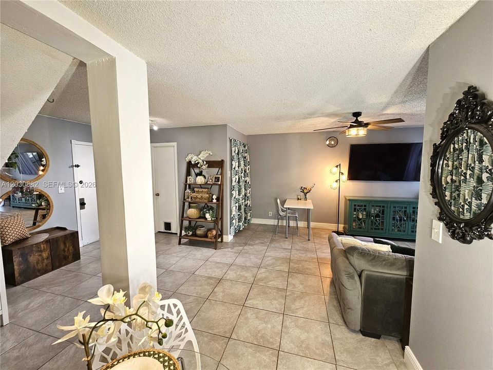 For Sale: $180,000 (2 beds, 1 baths, 1020 Square Feet)