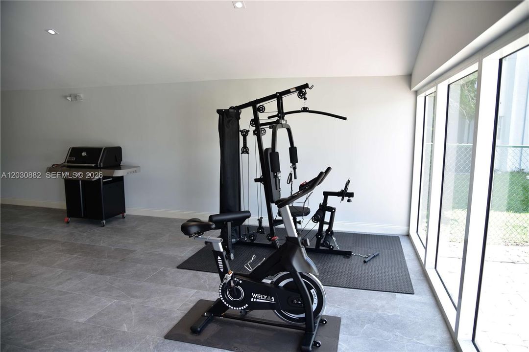 For Sale: $180,000 (2 beds, 1 baths, 1020 Square Feet)