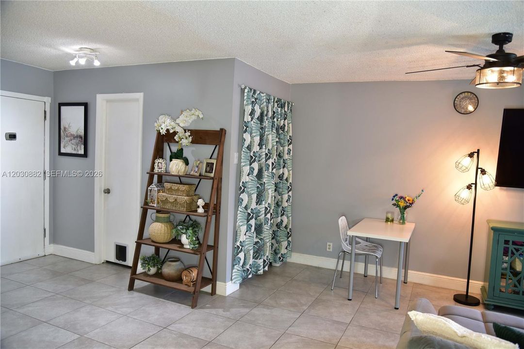 For Sale: $180,000 (2 beds, 1 baths, 1020 Square Feet)