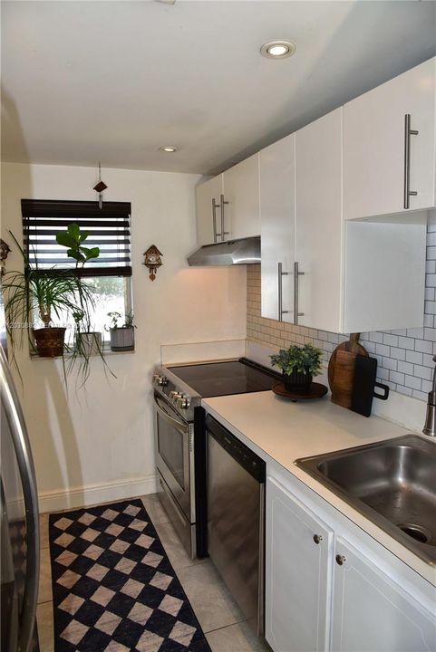 For Sale: $180,000 (2 beds, 1 baths, 1020 Square Feet)