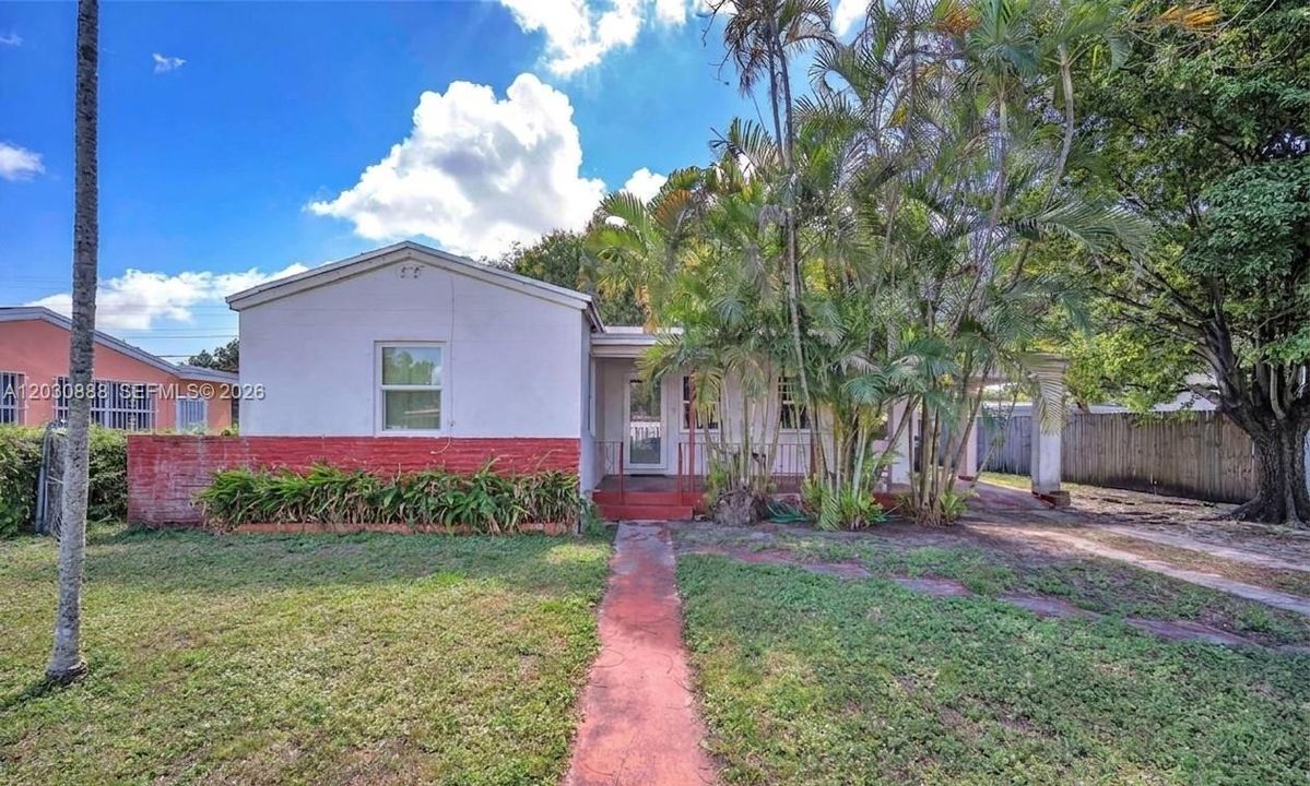 For Sale: $399,900 (2 beds, 1 baths, 837 Square Feet)