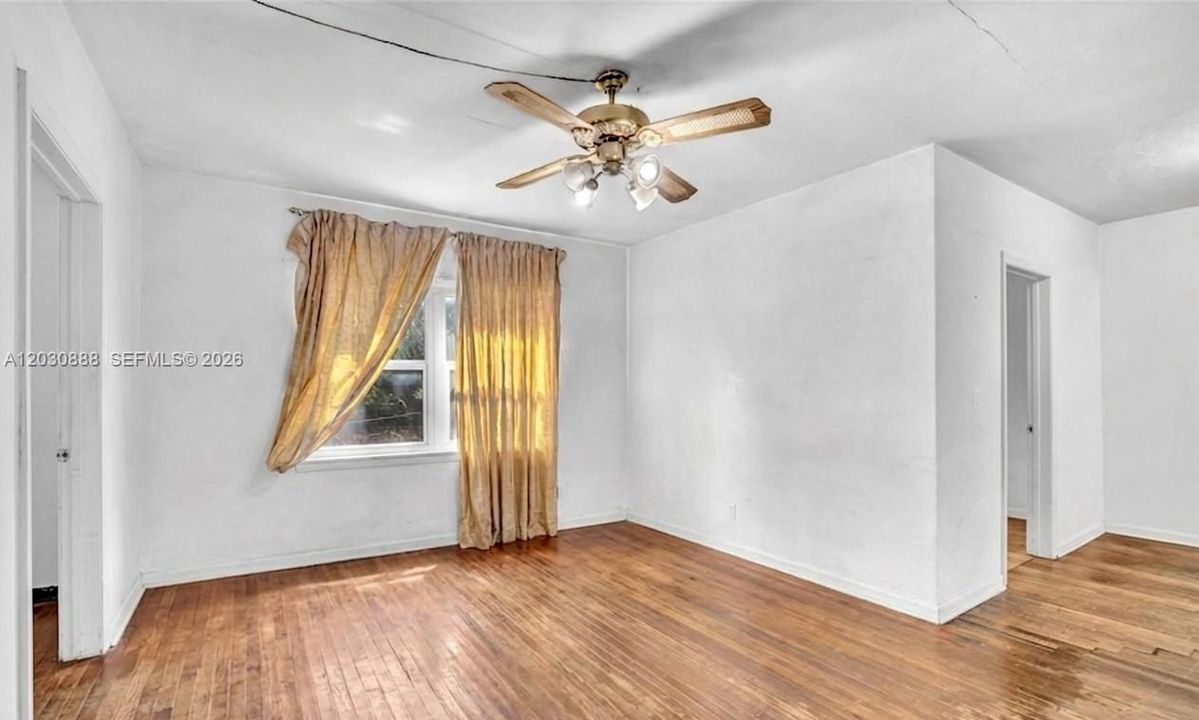 For Sale: $399,900 (2 beds, 1 baths, 837 Square Feet)