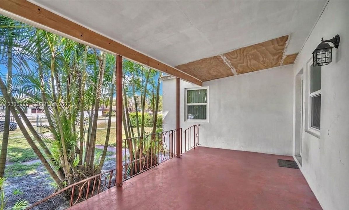 For Sale: $399,900 (2 beds, 1 baths, 837 Square Feet)