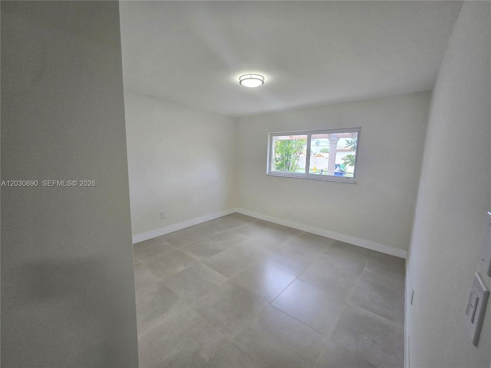 For Rent: $3,000 (2 beds, 1 baths, 900 Square Feet)