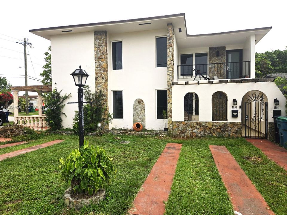 For Rent: $3,000 (2 beds, 1 baths, 900 Square Feet)