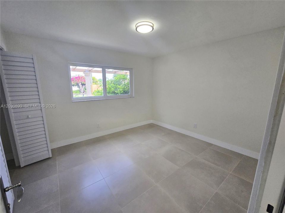 For Rent: $3,000 (2 beds, 1 baths, 900 Square Feet)