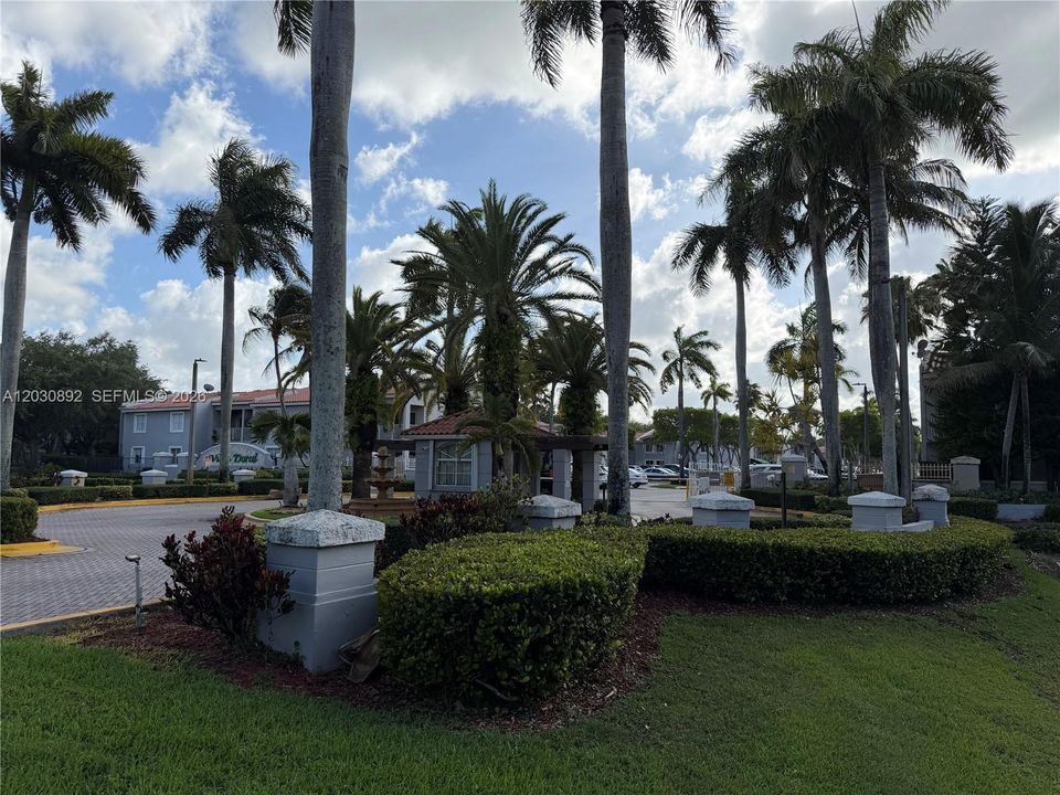 For Sale: $359,900 (2 beds, 2 baths, 1010 Square Feet)