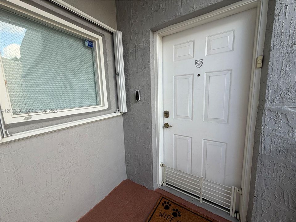 For Sale: $359,900 (2 beds, 2 baths, 1010 Square Feet)
