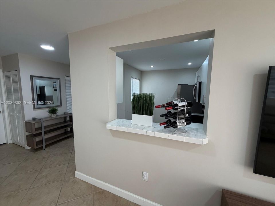 For Sale: $359,900 (2 beds, 2 baths, 1010 Square Feet)