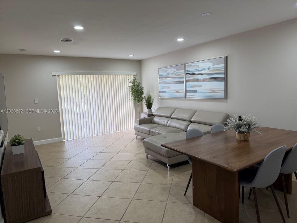 For Sale: $359,900 (2 beds, 2 baths, 1010 Square Feet)