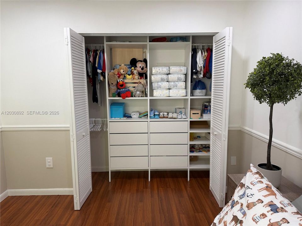 For Sale: $359,900 (2 beds, 2 baths, 1010 Square Feet)