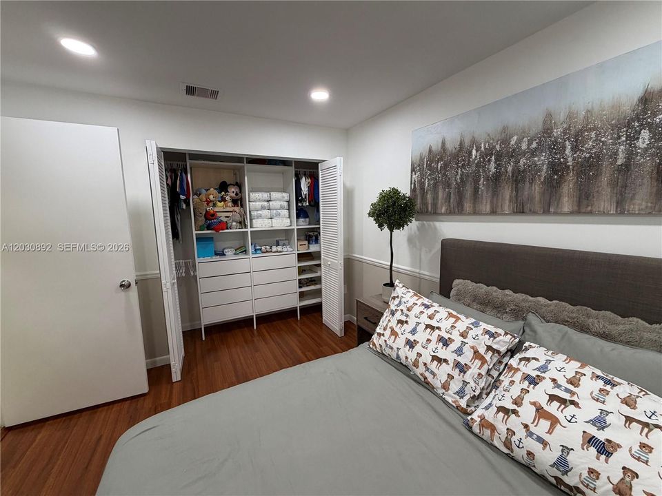 For Sale: $359,900 (2 beds, 2 baths, 1010 Square Feet)