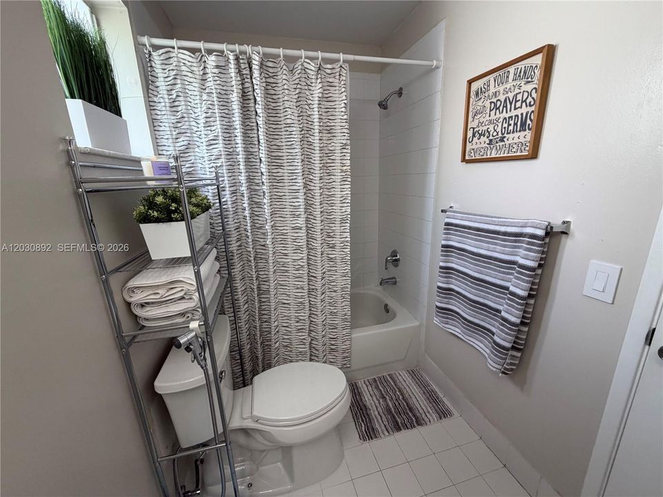 For Sale: $359,900 (2 beds, 2 baths, 1010 Square Feet)