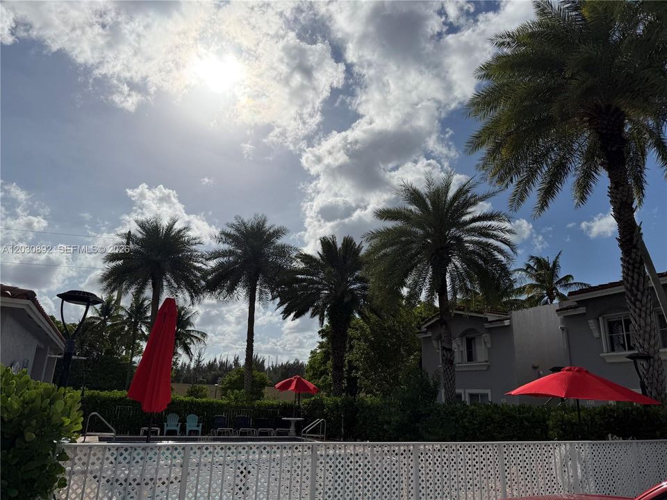 For Sale: $359,900 (2 beds, 2 baths, 1010 Square Feet)