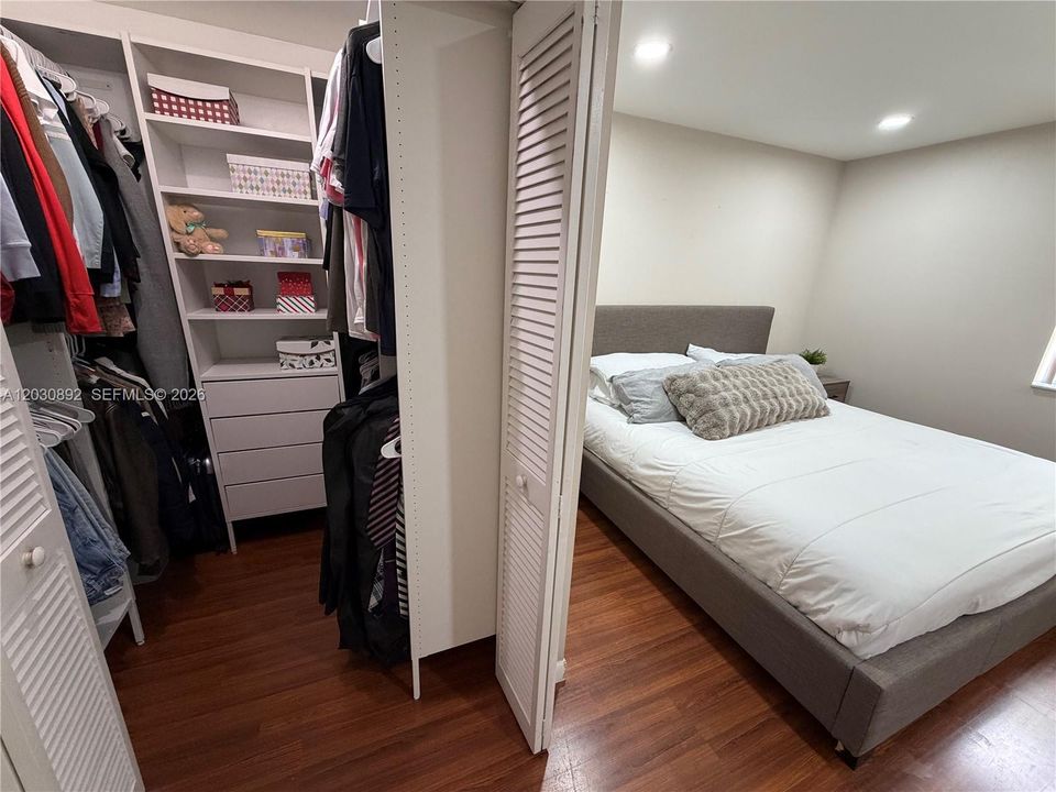 For Sale: $359,900 (2 beds, 2 baths, 1010 Square Feet)