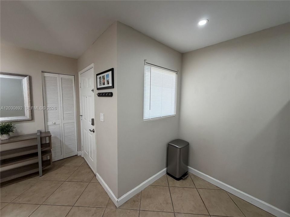For Sale: $359,900 (2 beds, 2 baths, 1010 Square Feet)
