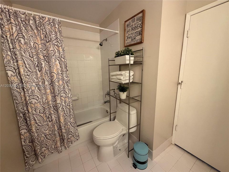 For Sale: $359,900 (2 beds, 2 baths, 1010 Square Feet)