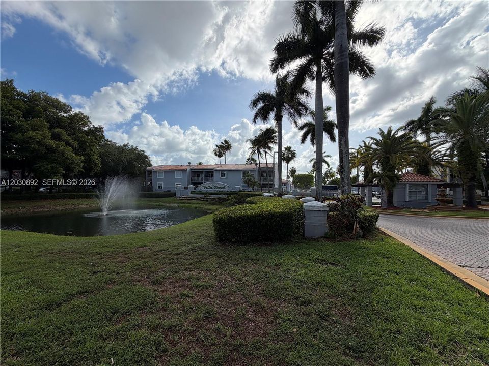 For Sale: $359,900 (2 beds, 2 baths, 1010 Square Feet)