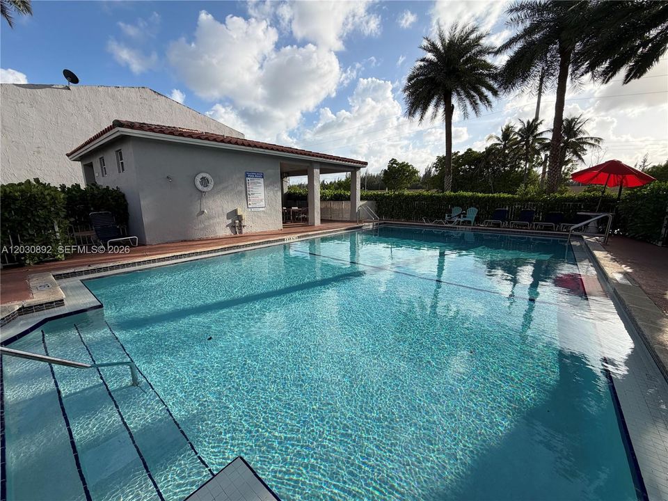 For Sale: $359,900 (2 beds, 2 baths, 1010 Square Feet)